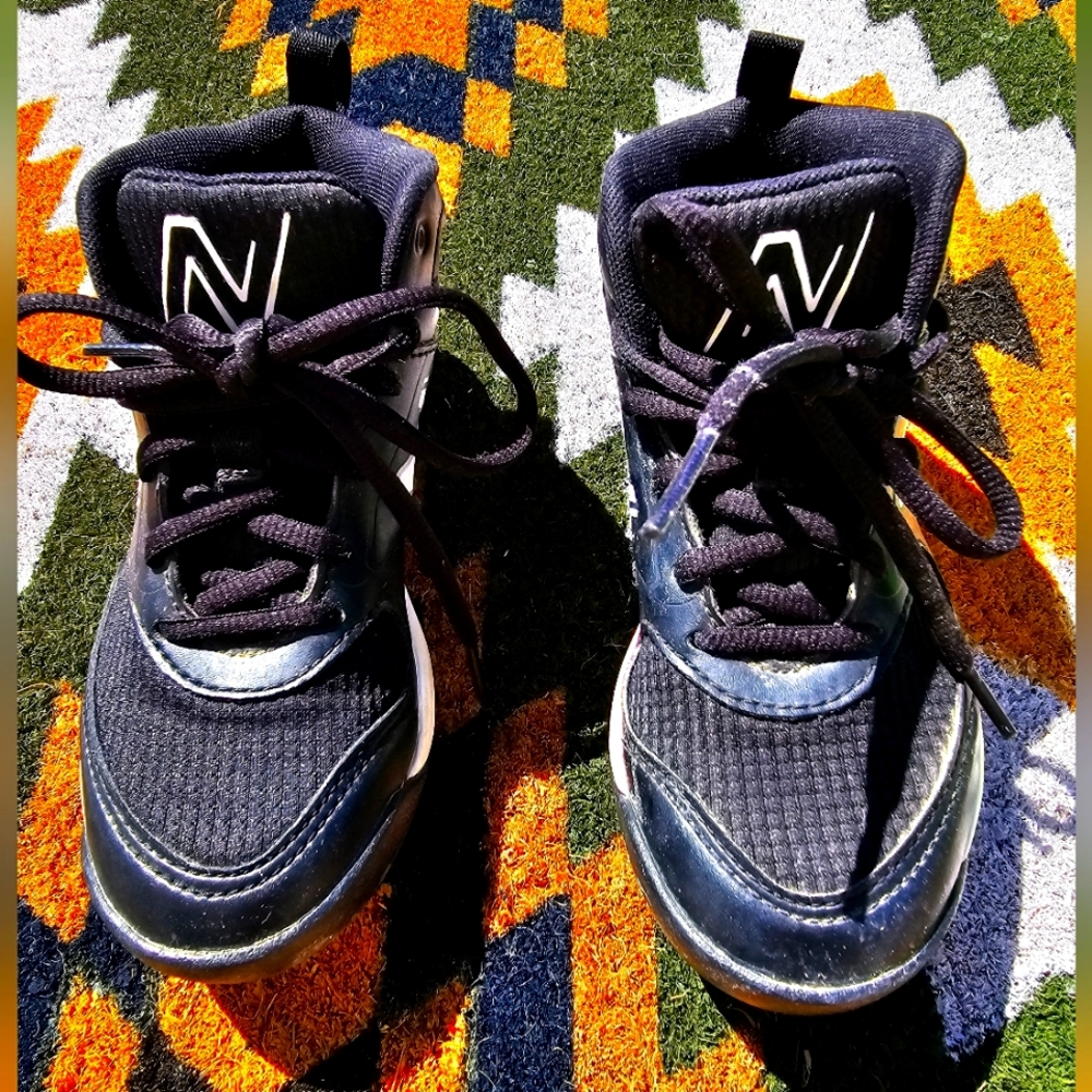 SOLD- New Balance Boys' 3000 V6 Rubber Molded Baseball Cleats Shoe Size 12.5